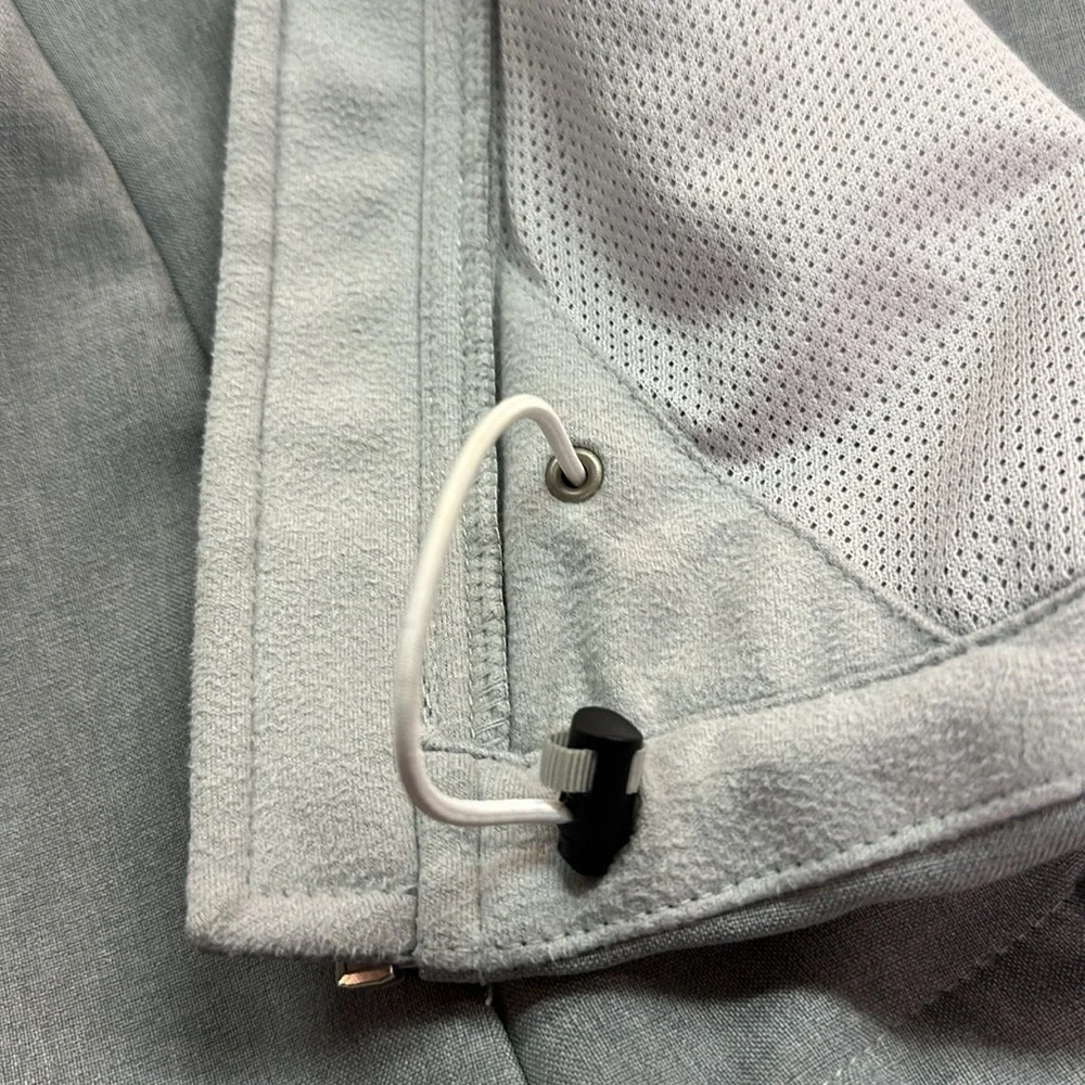 The North Face Softshell Grey/White Zippered Windwall Jacket Fall/Spring…